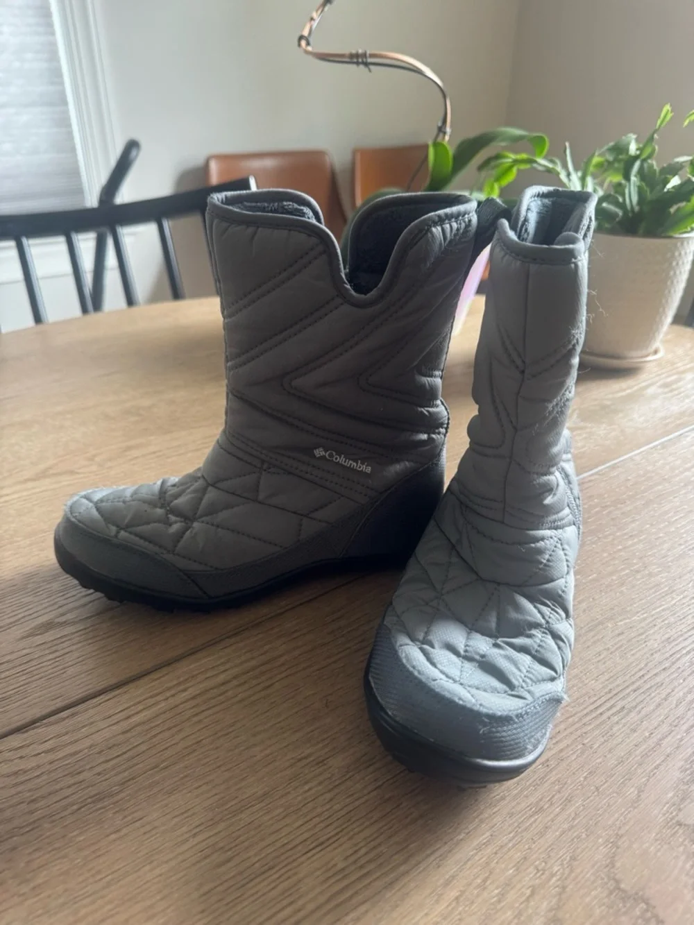Quilted Light Gray Kids Winter Boots with Side Zipper Size 3